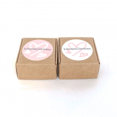 Cadeaudoosje met MeisjesSieraden sticker Cadeaudoosje met MeisjesSieraden sticker