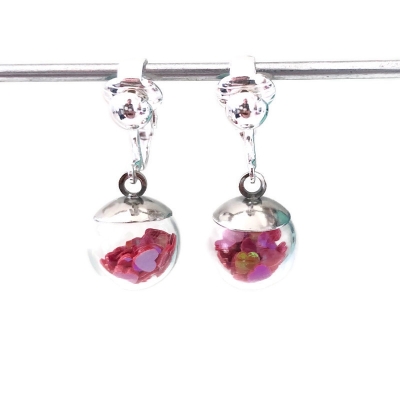 Clipoorbellen bal met rozerode hartjes mini, hangoorbellen Clipoorbellen bal met rozerode hartjes mini, hangoorbellen
