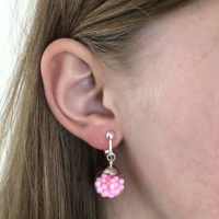 Clipoorbellen bal met bolletjes roze, hangoorbellen