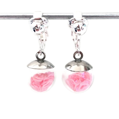 Clipoorbellen bal met lichtroze hartjes open mini, hangoorbellen Clipoorbellen bal met lichtroze hartjes open mini, hangoorbellen