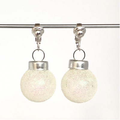 Clipoorbellen kerstbal klein glas wit glitters, hangoorbellen Clipoorbellen kerstbal klein glas wit glitters, hangoorbellen