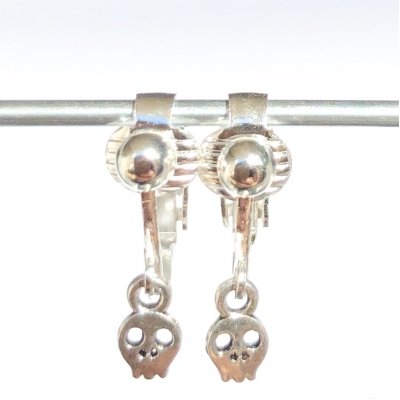 Clipoorbellen skull, schedel, hangoorbellen Clipoorbellen skull, schedel, hangoorbellen