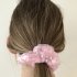 Scrunchie zachtroze met pailletten